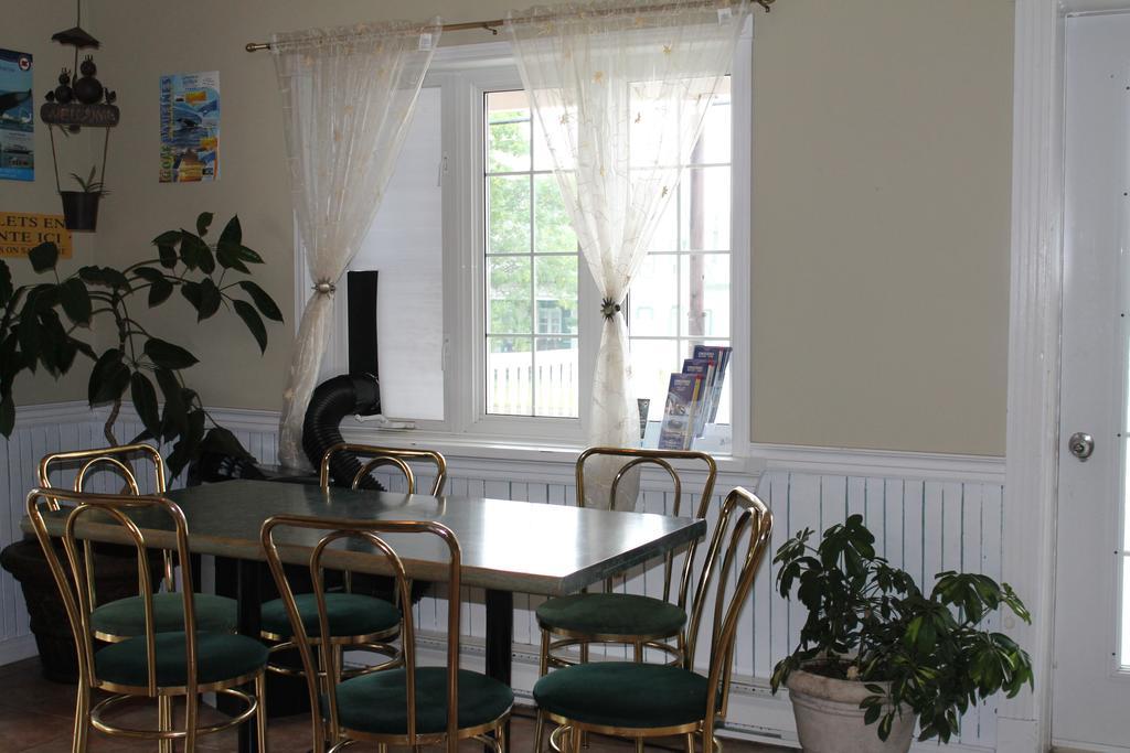 Auberge Chez Caro Sacre-Coeur Bagian luar foto